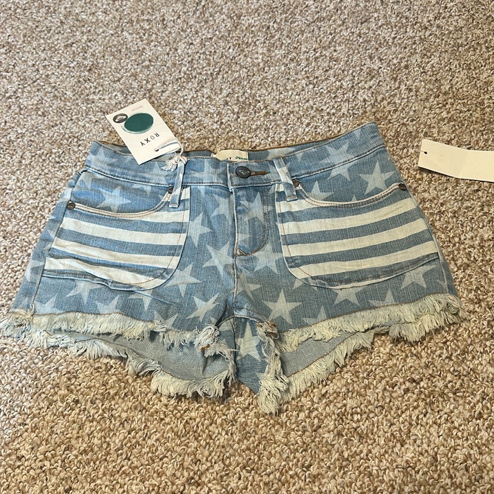 NWT! Roxy American flag denim shorts. Size 0/24.